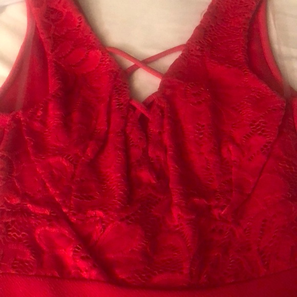 Red form fitting dress by Lamasini - Picture 3 of 5